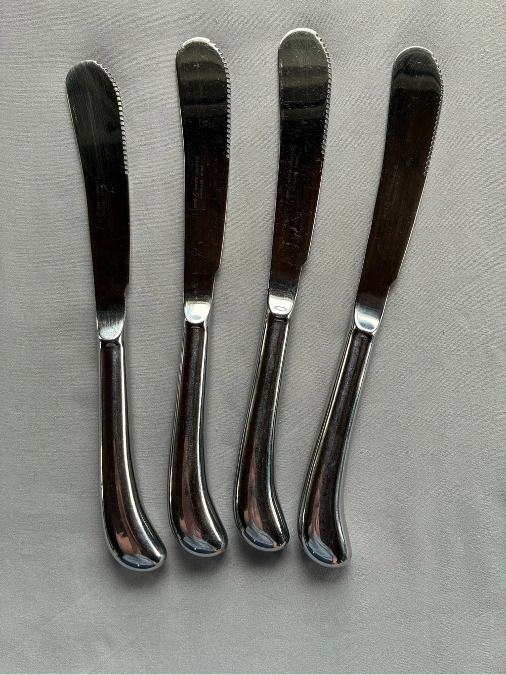 Reed & Barton Crest Pistol Handle Dinner Knives Set of 4 Stainless Flatware